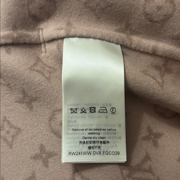 Louis Vuitton Signature Short Hooded Wrap Coat - Picture 10 of 11